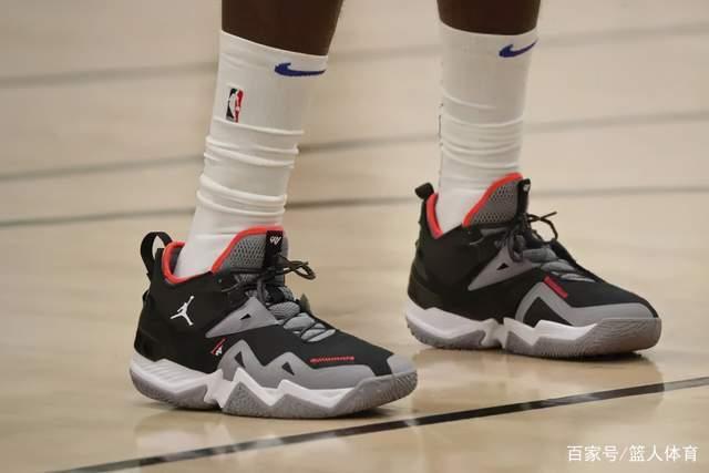 威尔斯50分辽宁大胜新疆 首钢1分险胜同曦