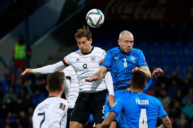 阿德巴约：10点半训练我8点半就到 C罗已经在游泳